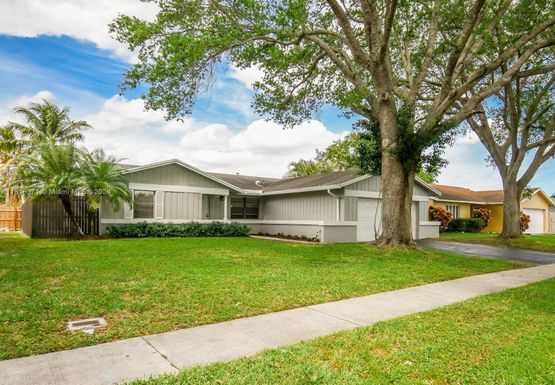 9519 Saddlebrook Dr, Boca Raton FL 33496