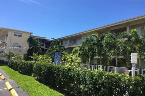 1100 NE 1st Ct # 313, Hallandale Beach FL 33009