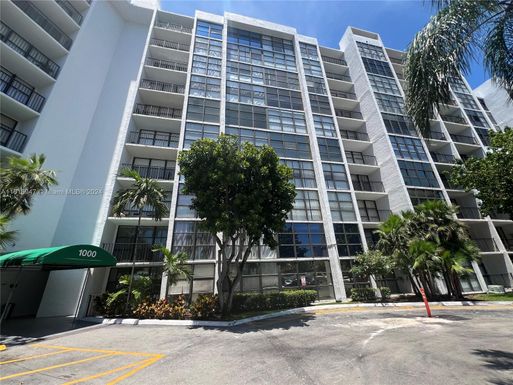 1000 Parkview Dr # 304, Hallandale Beach FL 33009