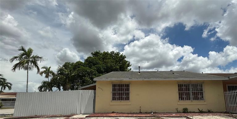 4531 NW 185th St, Miami Gardens FL 33055