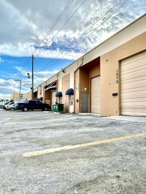 1567 W 39 pl # 1567, Hialeah FL 33012