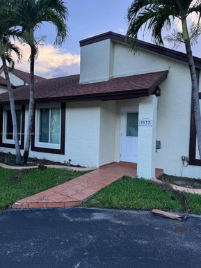 9937 NW 5th Ln # 9937, Miami FL 33172