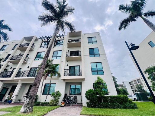 4670 NW 84th Ave # 22, Doral FL 33166