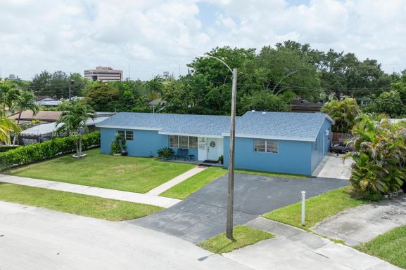 20220 SW 105th Ave, Cutler Bay FL 33189