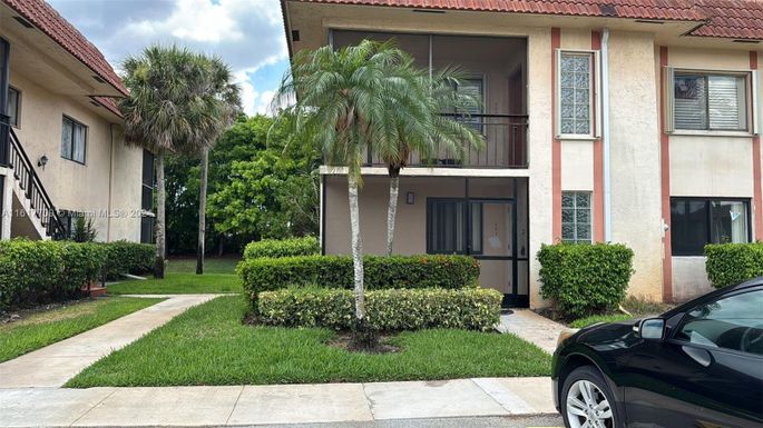 331 Lakeview Dr # 101, Weston FL 33326