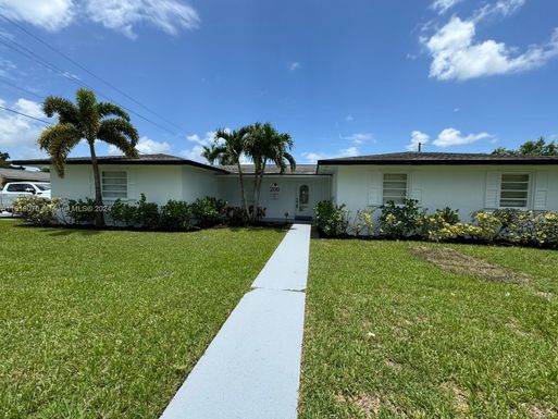 208 NW 19th St, Homestead FL 33030