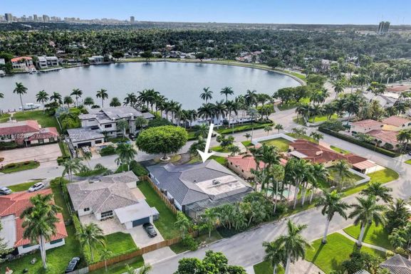 1141 N Northlake Dr, Hollywood FL 33019