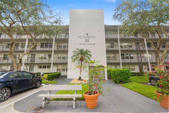 251 SW 132nd Way # 113H, Pembroke Pines FL 33027