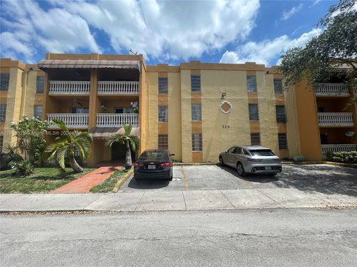 525 W 69th St # 306, Hialeah FL 33014