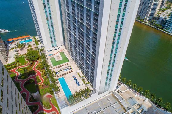 335 S Biscayne Blvd # 4106, Miami FL 33131