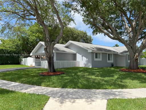 8811 SW 192nd Ter, Cutler Bay FL 33157