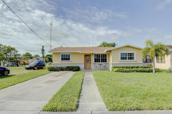 5300 SW 20th St, West Park FL 33023