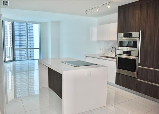 851 NE 1ST AVE # 2905, Miami FL 33132