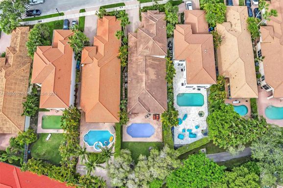 19526 NE 17th Ave, Miami FL 33179