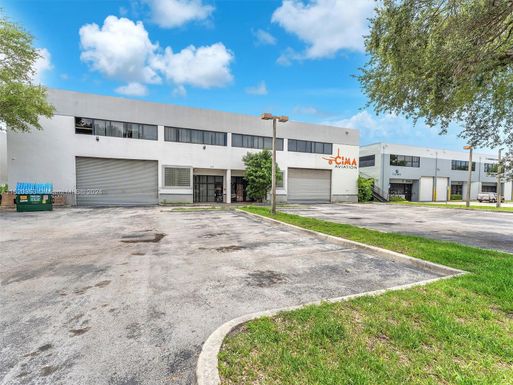 2250 NW 102nd Pl, Doral FL 33172