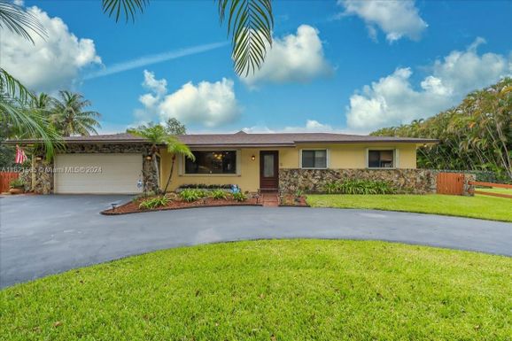 4000 SW 108th Ter, Davie FL 33328