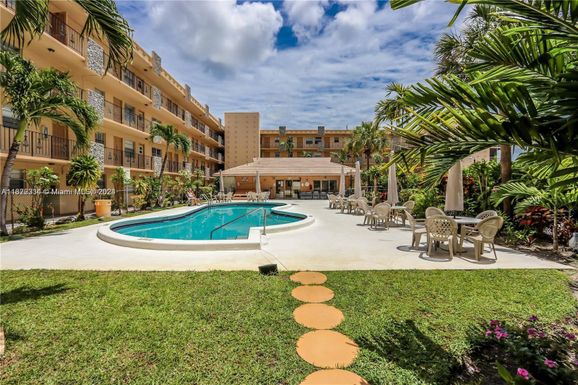 2145 Pierce St # 116, Hollywood FL 33020