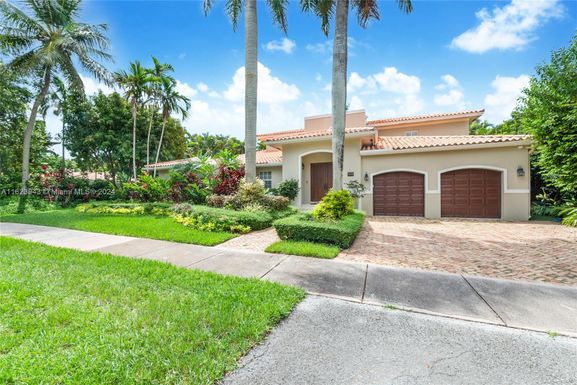 928 Placetas Ave, Coral Gables FL 33146