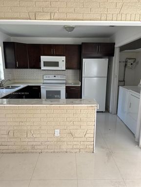 2400 NW 21st St # 1, Fort Lauderdale FL 33311