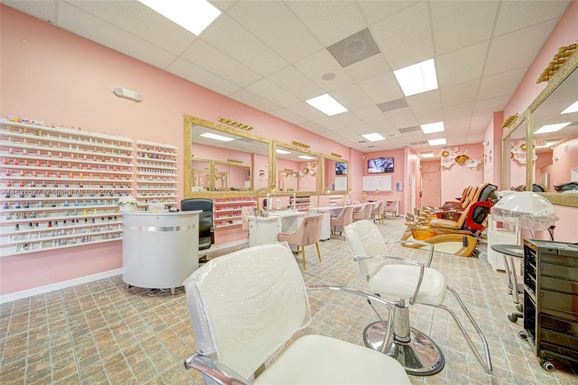 Beauty Salon for Sale on Quail Roost & Turnpike III, Miami FL 33157