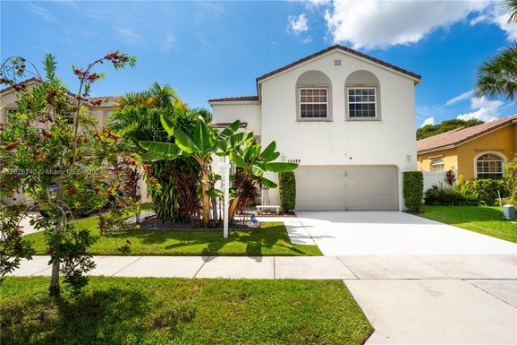 15280 NW 6th Ct, Pembroke Pines FL 33028