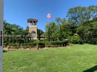 204 E Palm Cir E, Pembroke Pines FL 33025