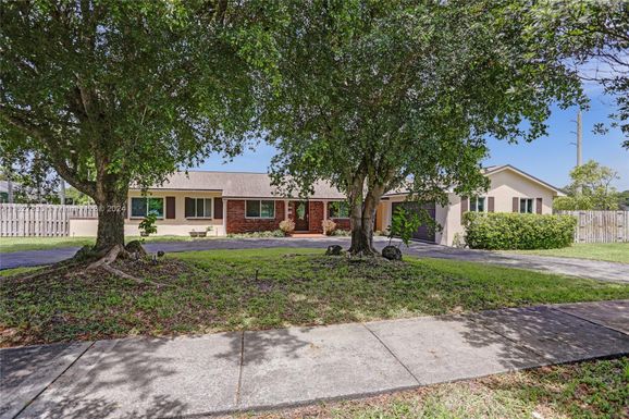 14060 SW 82nd Ave, Palmetto Bay FL 33158