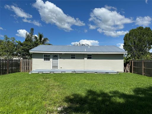 2248 MARINA PARK DR, Fort Myers FL 33905