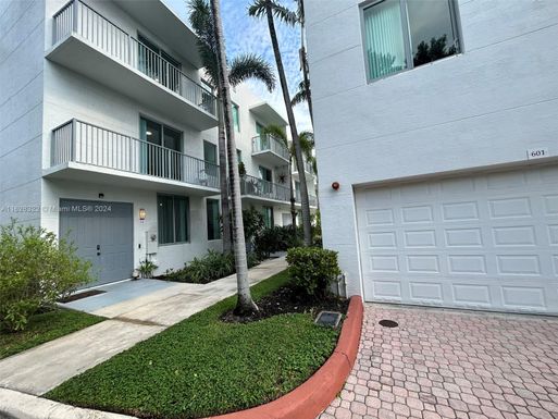 2142 Van Buren St, Hollywood FL 33020