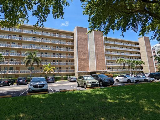 900 NE 12th Ave # 305, Hallandale Beach FL 33009