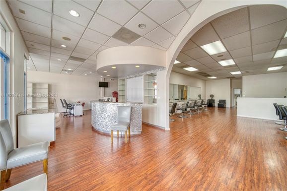 Full-Service Beauty Salon For Sale on Coral Springs, Coral Springs FL 33071