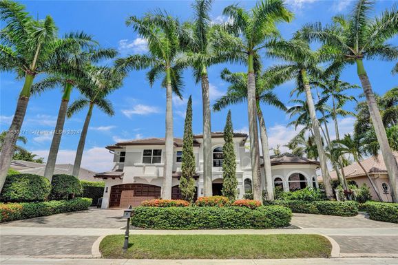 681 Grayhawk Ave, Plantation FL 33324