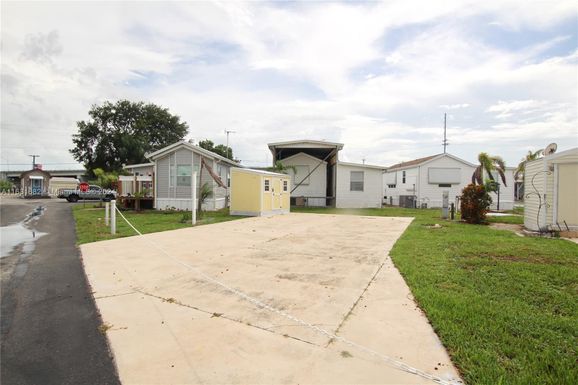 1159 Daniels Road #67, Moore Haven FL 33471