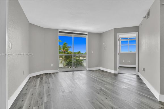 5880 Collins Ave # 403, Miami Beach FL 33140