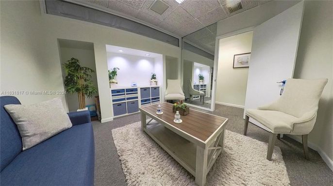 7800 W Oakland Park Blvd, Sunrise FL 33351