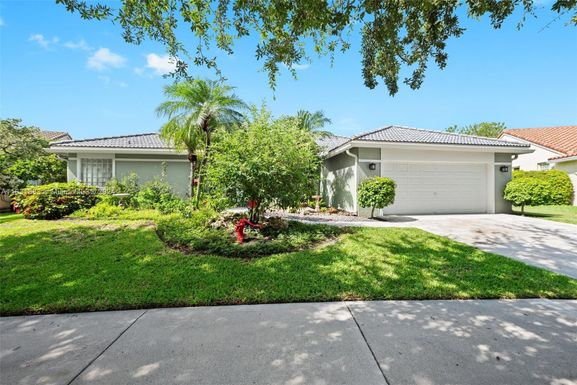 512 Stonemont Ln, Weston FL 33326