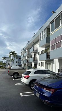 1800 SW 25th St # 2201, Miami FL 33133