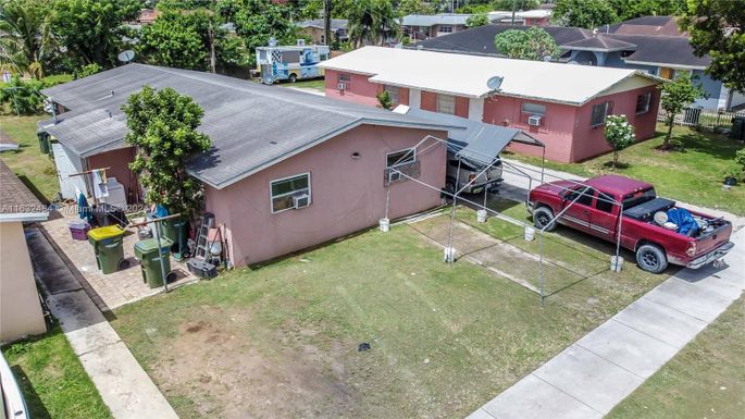 1121 NW 9th Ct, Homestead FL 33030