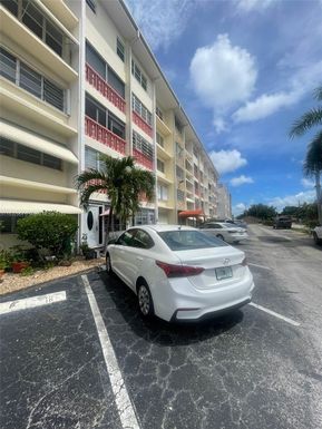 215 SE 3rd Ave # 103C, Hallandale Beach FL 33009