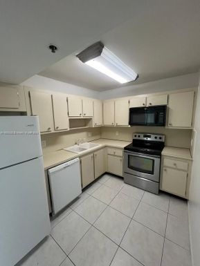 919 Hillcrest Dr # 407, Hollywood FL 33021