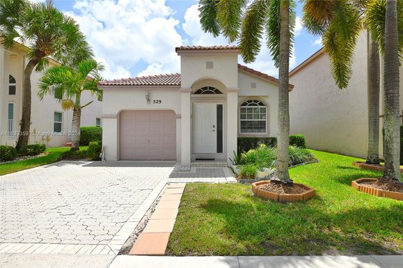 529 NW 157th Ave, Pembroke Pines FL 33028