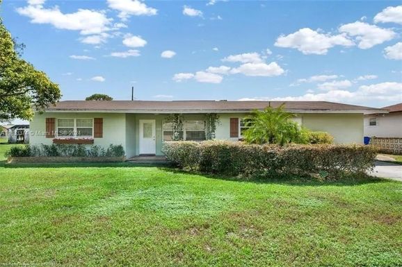 108 Robin Ave, Sebring FL 33870