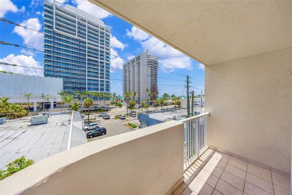 6801 Harding Ave # 408, Miami Beach FL 33141