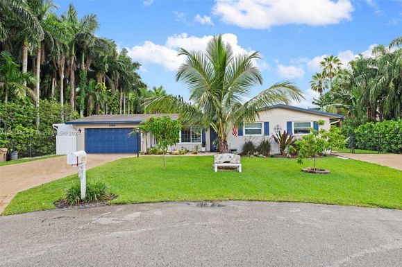 4785 SW 72nd Ave, Davie FL 33314