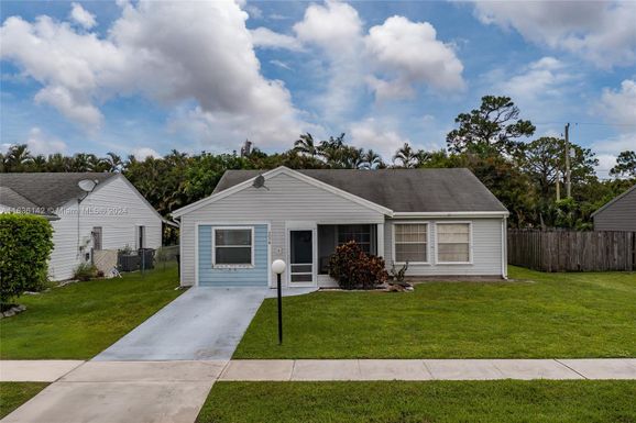 5074 E Canal Cir E, Lake Worth FL 33467