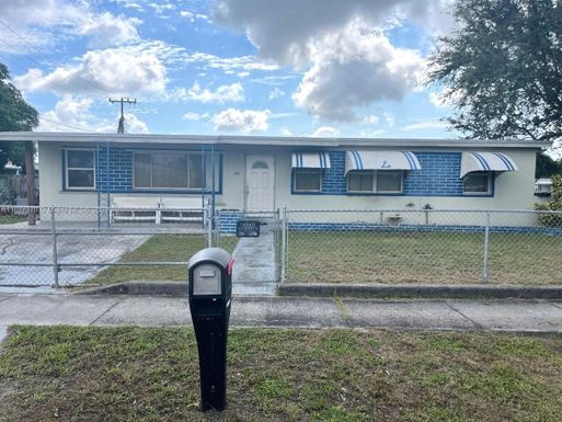 3821 SW 43rd Ave, West Park FL 33023