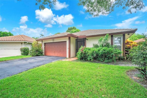 1762 Riverwood Ln, Coral Springs FL 33071