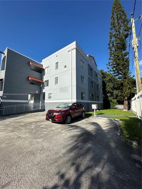 519 SW 2nd St # 103, Miami FL 33130