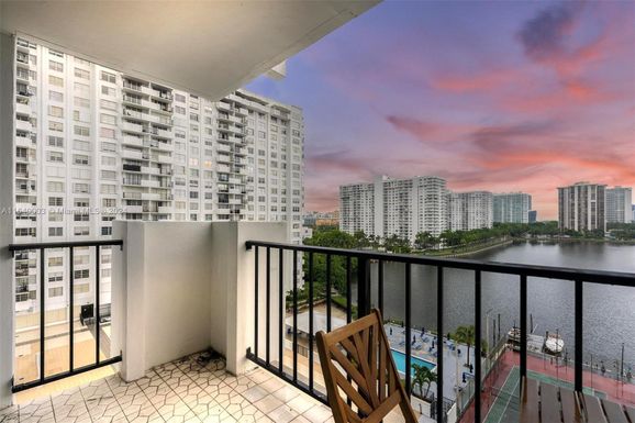 2750 NE 183rd St # 910, Aventura FL 33160