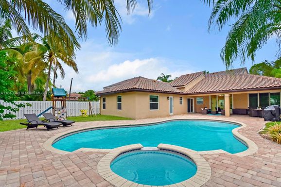 767 Verona Lake Dr, Weston FL 33326